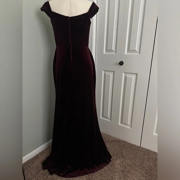 Off The Shoulder Velvet Sheath Dress - Picture 2 of 11
